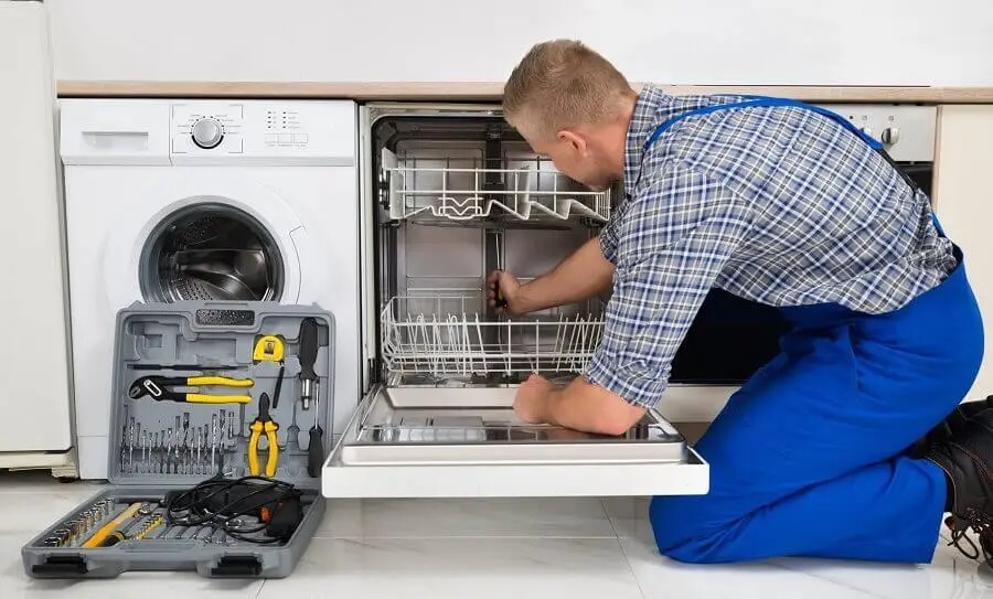 Yenimahalle Luxell servisi teknisyen ekibi beyaz eşya tamiri yaparken